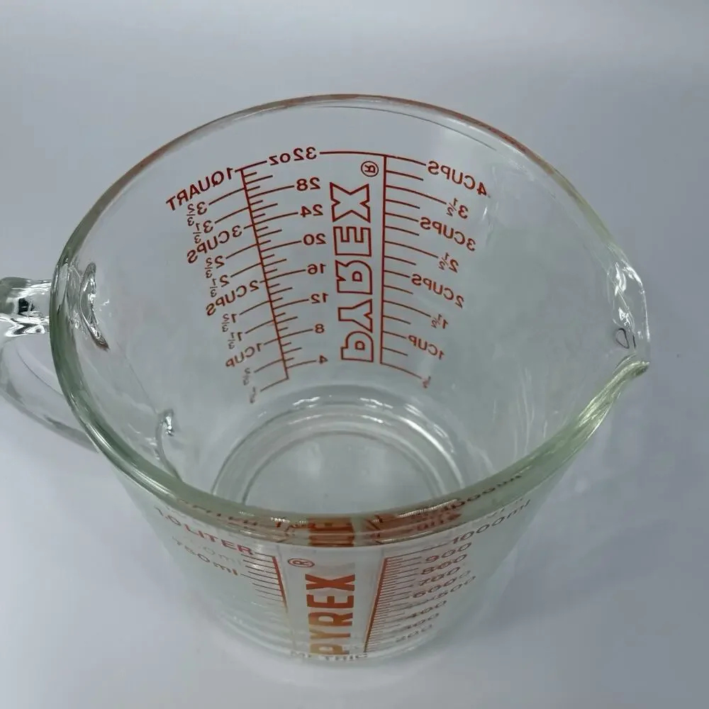 Vintage Pyrex 532 4 cup 1 Quart 32 oz Measuring Cup Red Block Letter D-Handle